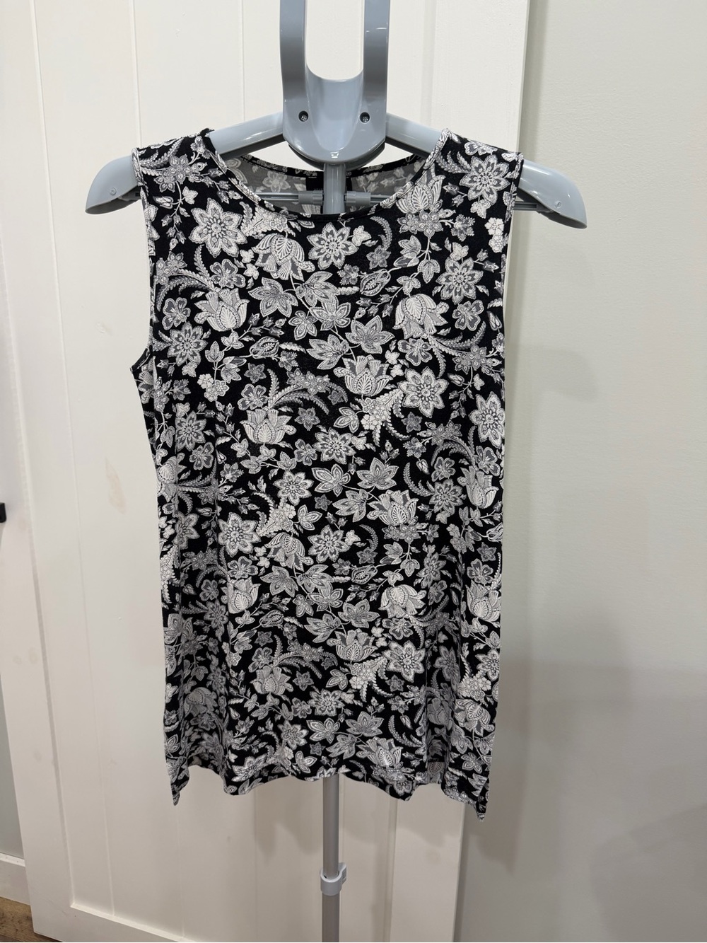 J. Jill Black and White Floral Sleeveless Top